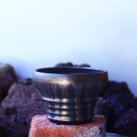 Yuta  Uchida 〝gold  glaze″   /   humanity pot       no.42554