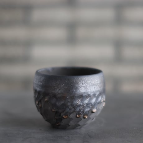 N/OH ノウ　グデア　PRIMITIVE POT S　鉢　リッチブラック N/OH / コロ鉢 / Black + Moon / S no.1027-21 | 芽の巣山