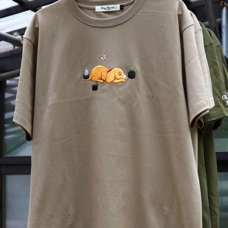 humanity×MENOSYAMA 【poorpatch T-shirt】PUPPYDOG (サンドカーキ)    予約販売