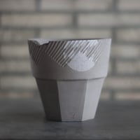 たけろうポット/ 角鉢 / ムシクイ / テツサビ / M no.1006-39 | 芽の巣山