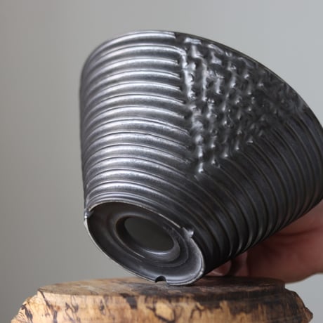 Yuta Uchida / black glaze melt / humanity pot     no.512-92