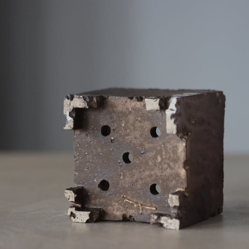 たけろうポット/ 角鉢 / ムシクイ / テツ / M no.1006-30 | 芽の巣山