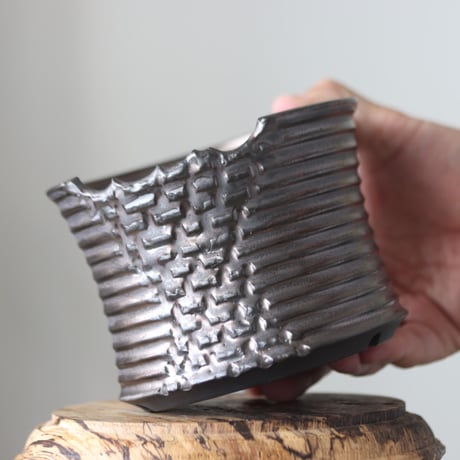 Yuta Uchida / black glaze melt / humanity pot     no.512-91