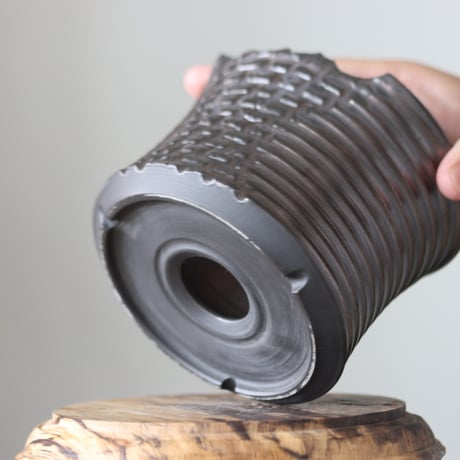 Yuta Uchida / black glaze melt / humanity pot     no.512-91