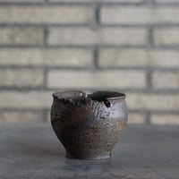 たけろうポット/ 角鉢 / ムシクイ / テツサビ / M no.1006-36 | 芽の巣山