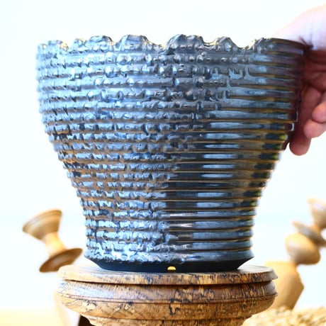 Yuta Uchida〝black glaze melt″ / humanity pot    no514-U38