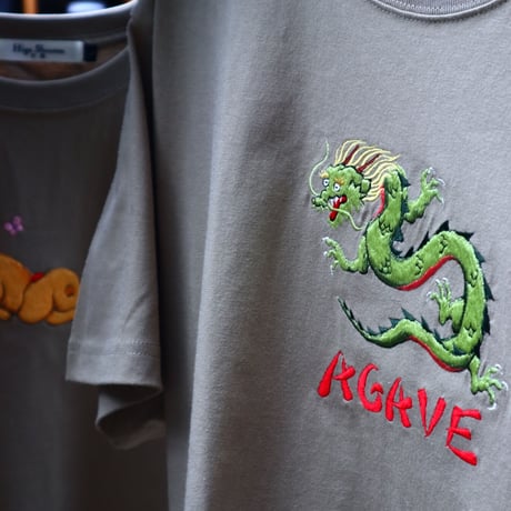 humanity×MENOSYAMA 【poorpatch T-shirt】AGAVEDRAGON (サンドカーキ)    予約販売