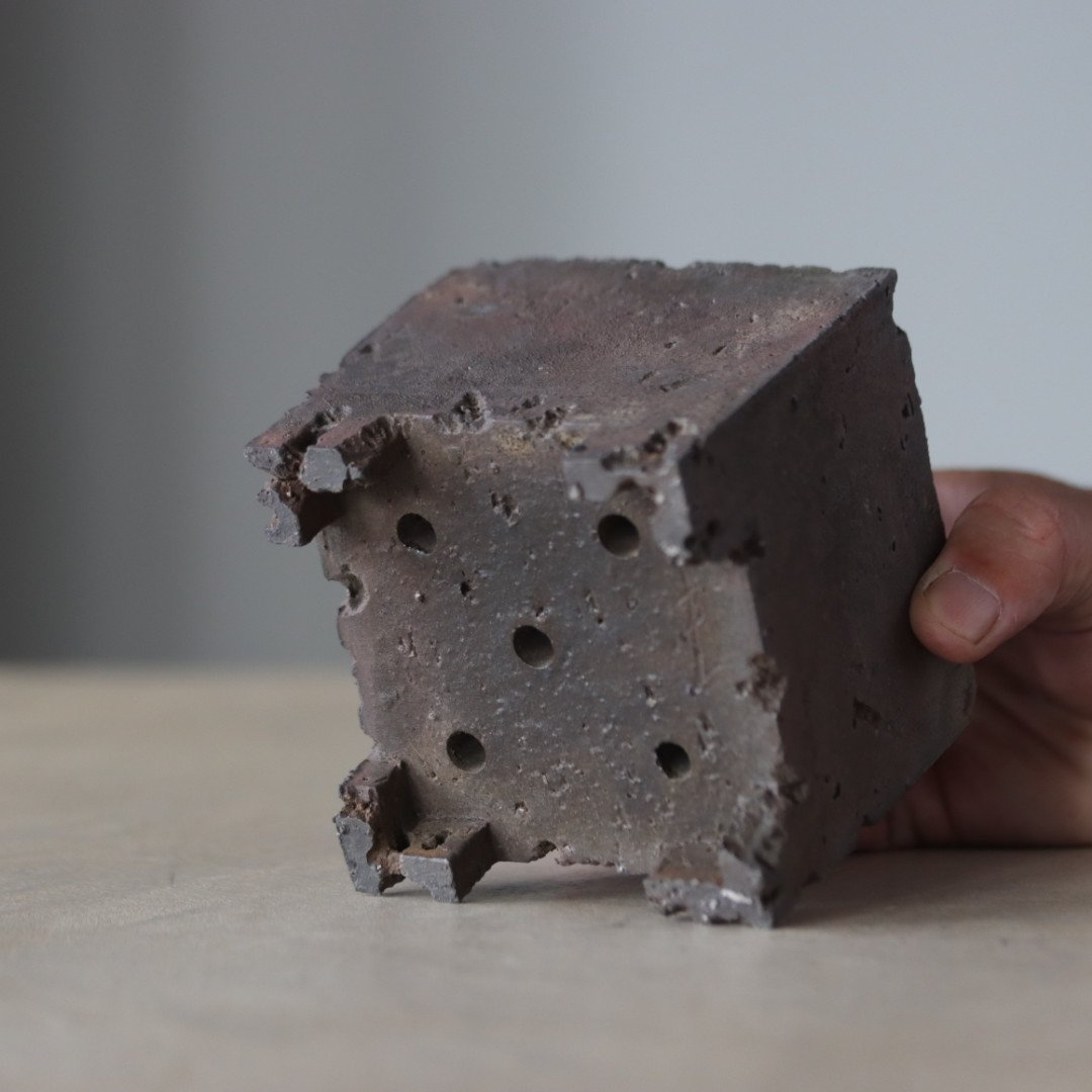 たけろうポット/ 角鉢 / ムシクイ / テツサビ / M no.1006-39 | 芽の巣山