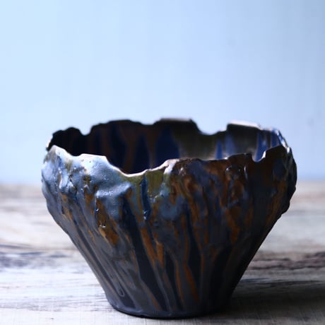 Yuta  Uchida 〝gold  glaze monst″   /   humanity pot       no.80288