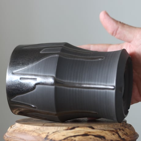 Yuta Uchida / black glaze / humanity pot     no.512-77