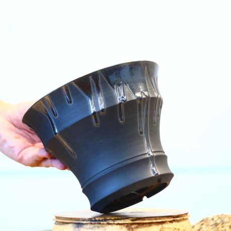 Yuta Uchida / black glaze / humanity pot    no.1231-32