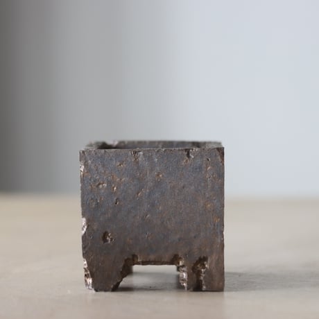 たけろうポット 角鉢 ムシクイ テツサビ CATEGORY 角鉢 | 芽の巣山