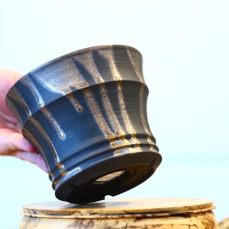 Yuta Uchida / gold glaze / humanity pot no.1