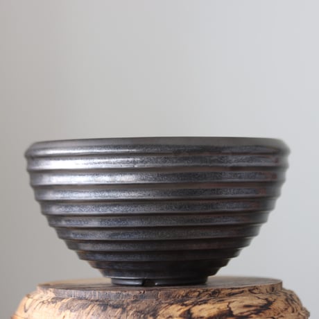 Yuta Uchida / black glaze melt / humanity pot     no.512-94
