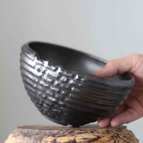Yuta Uchida / black glaze melt / humanity pot     no.512-94
