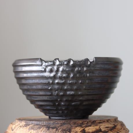 Yuta Uchida / black glaze melt / humanity pot     no.512-94