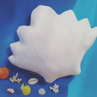Shell Cushion.  L size  ウエット素材のマシュマロ♡シェルクッション.