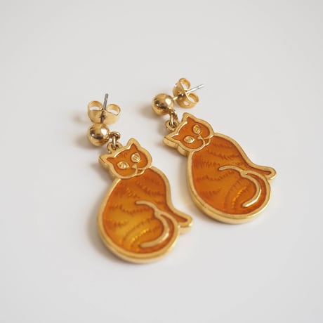 AVONエイボン 猫 キャット ゴールデン エナメル ピアス/ ヴィンテージジュエリー・アクセサリー
