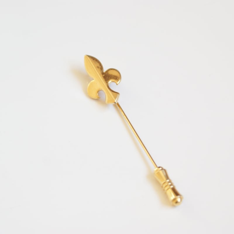 TRIFARI トリファリ フルール・ド・リス ハットピンブローチ