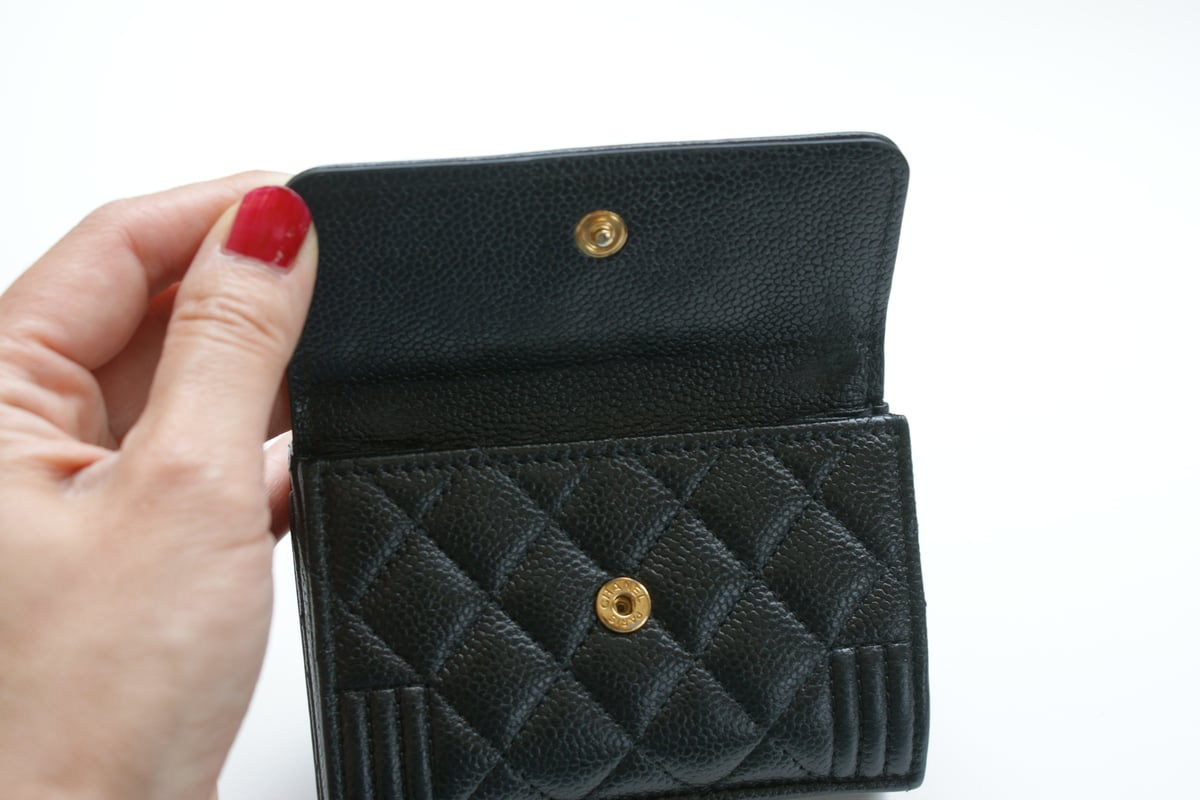 CHANEL シャネル キャビアスキン ココマーク ボーイシャネル 3つ折り