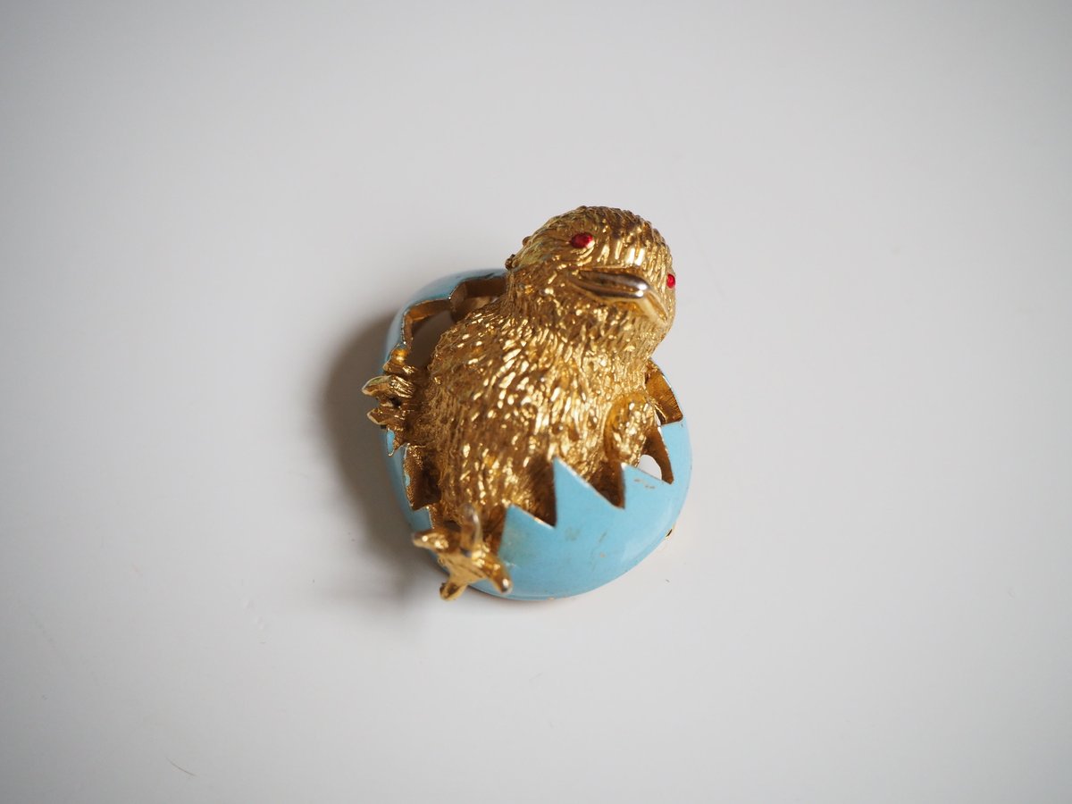 トリファリ 可愛らしい色合い カボジョン イースター エッグ ブローチ 春 トリファリ 可愛らしい色合い カボジョン イースター エッグ ブローチ 春