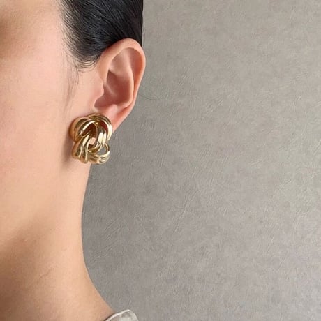 GIVENCHYジバンシィ ゴールド リボン イヤリング / ヴィンテージ・コスチュームジュエリー