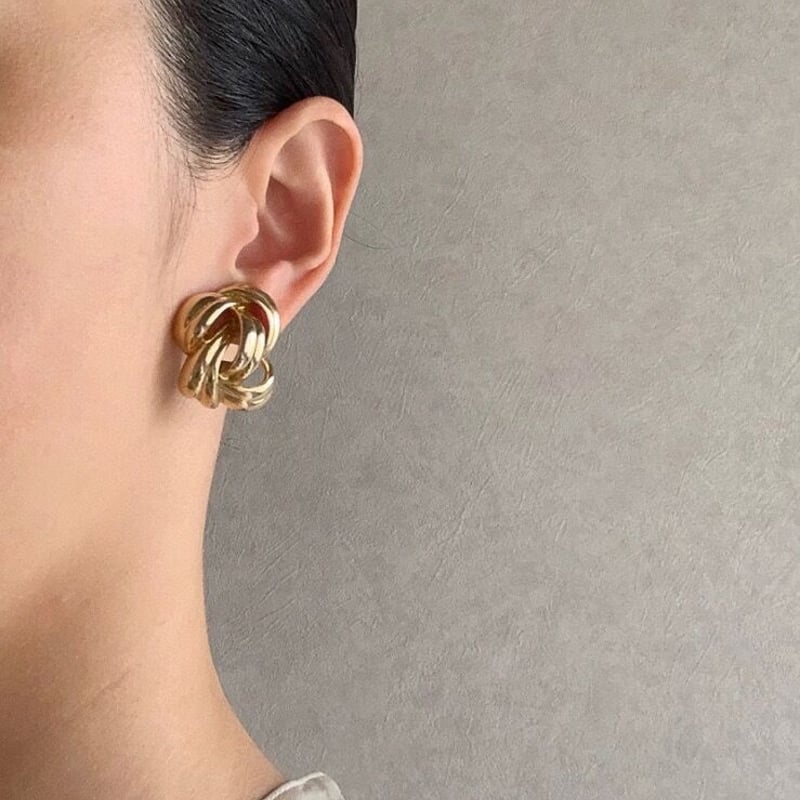 GIVENCHYジバンシィ ゴールド リボン イヤリング / ヴィンテージ GIVENCHYジバンシィ ゴールド リボン イヤリング / ヴィンテージ