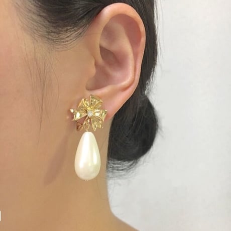 Special price【スペシャル プライス】AVONエイボン ドロップパール リボン イヤリング  BOX箱付き/ ヴィンテージ・コスチュームジュエリー