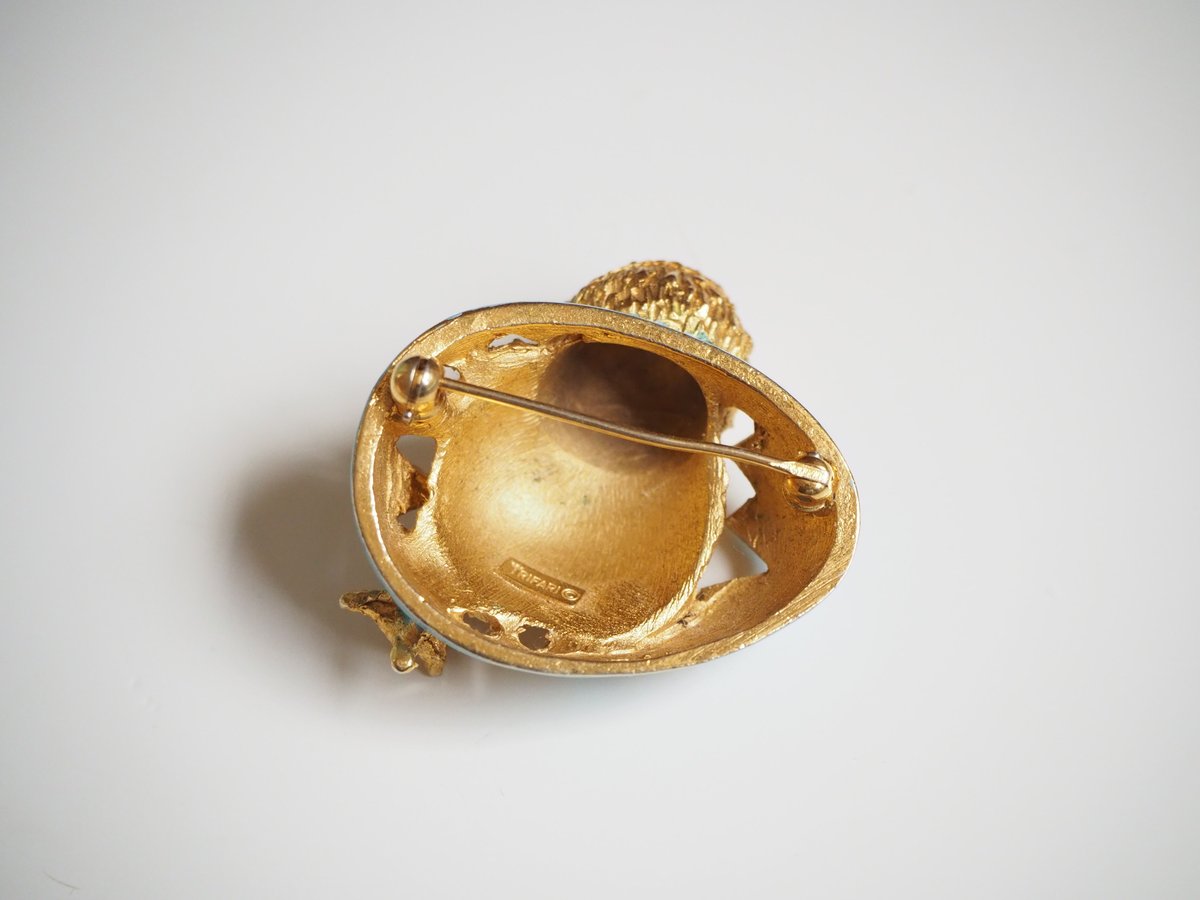 トリファリ 春らしい色合い カボジョン イースター エッグ ブローチ 春