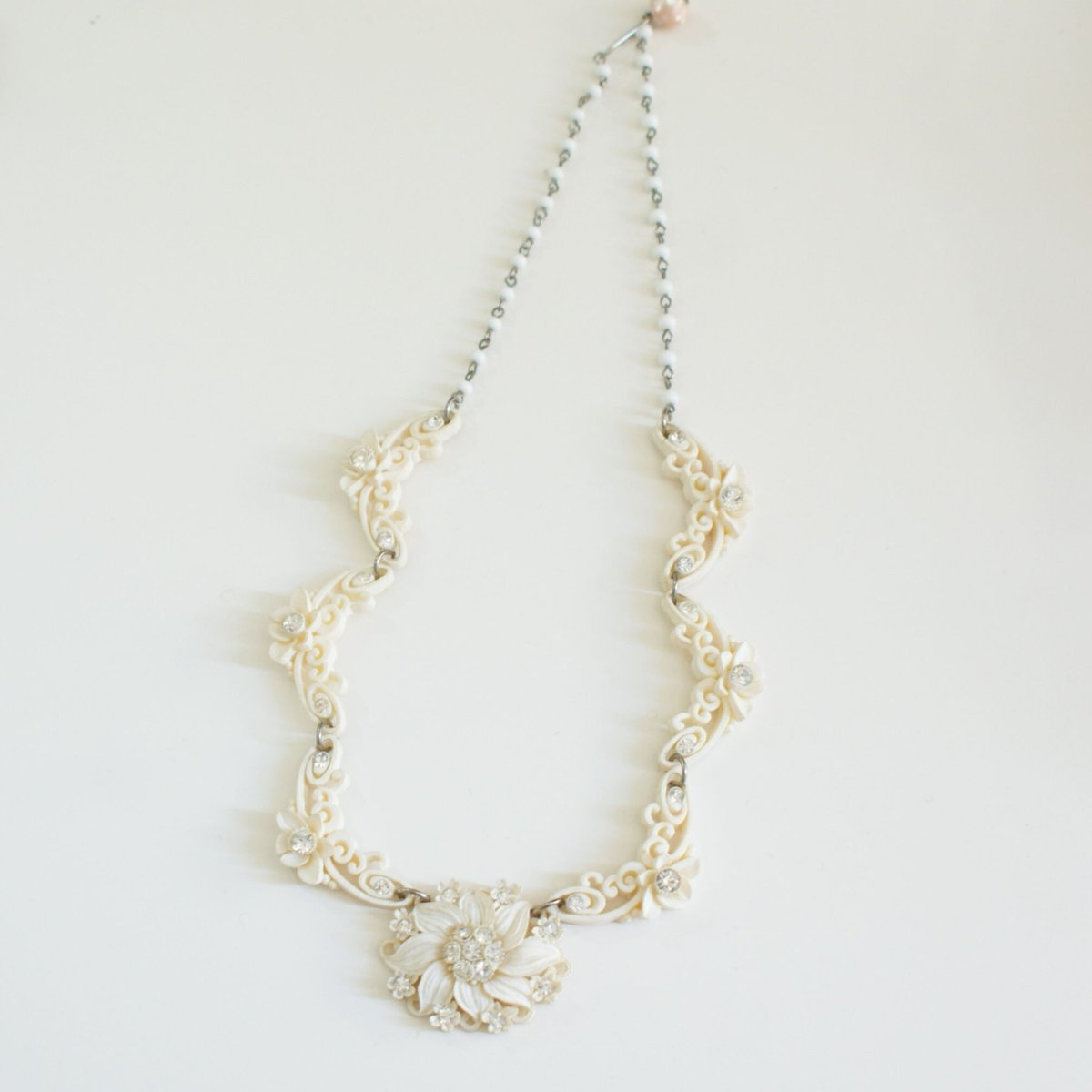 専用です　アンティークセルロイドパーツ×天然石ネックレス セルロイドフラワー ネックレス | webshopシスター社