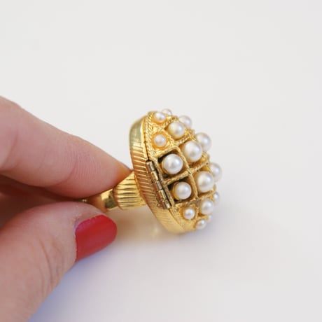 AVONエイボン  パール ビックリング指輪 / ヴィンテージジュエリー・アクセサリー