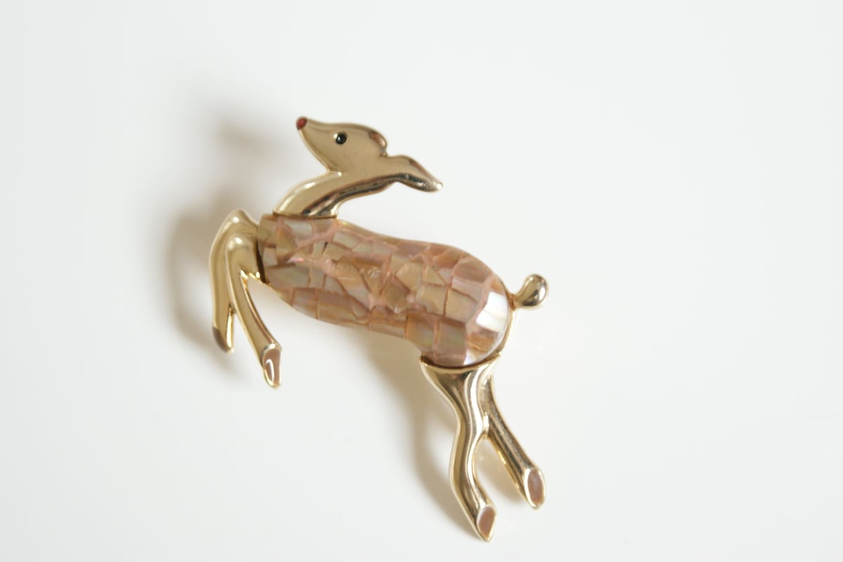 CHANEL 動物 モチーフ ブローチ 鹿 ピンク コサージュ 小物 春 夏 CHANEL 動物 モチーフ ブローチ 鹿 ピンク コサージュ 小物 春 夏