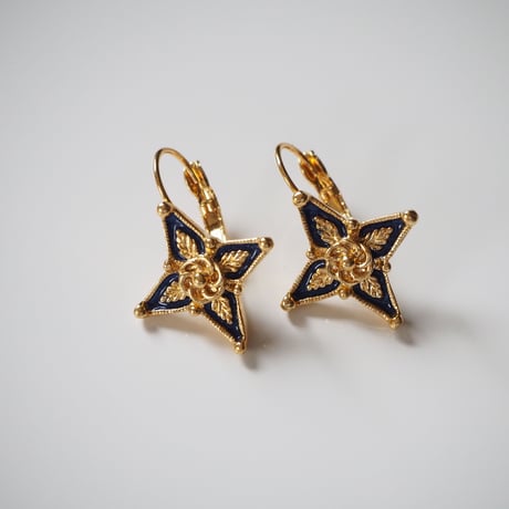 AVONエイボン ネイビーエナメルフラワー ピアス  / ヴィンテージ・レトロアクセサリー