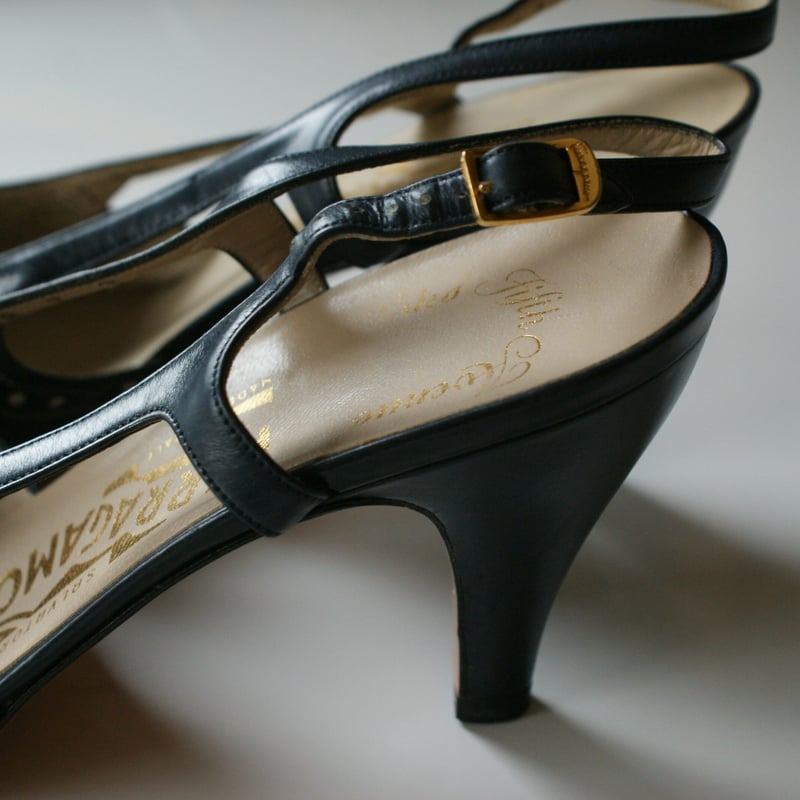 Salvatore Ferragamoサルヴァトーレ・フェラガモ /ネイビー レザー 