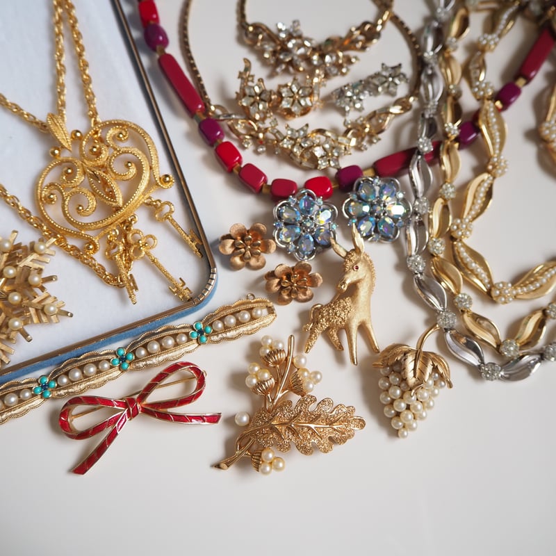 TRIFARIトリファリ フラワー シルバートーン ラインストーン  