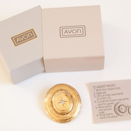 AVONエイボン  リバーシブル ロケット ブローチ / ヴィンテージジュエリー・アクセサリー