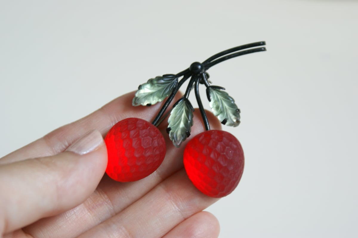 AUSTRIAオーストリア 製 ガラス ストロベリー いちご ブローチ