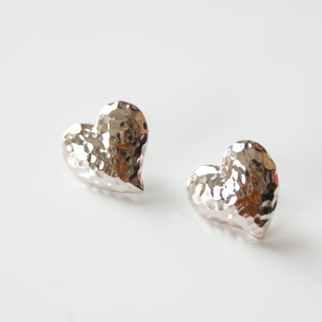 AVONエイボン ハンマリング シルバートーン ハート ピアス / ヴィンテージジュエリー・アクセサリー