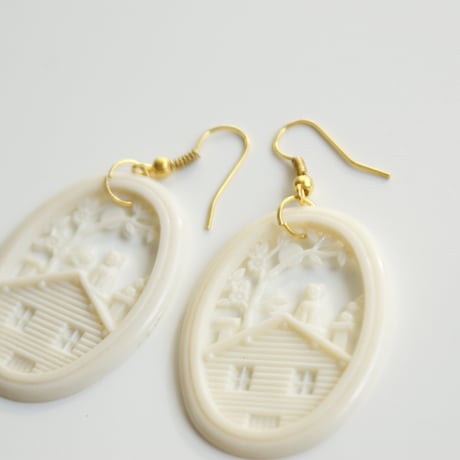 【フランス買付】Special price【スペシャルプライス】ホワイトプラスチック キャット ピアス/ ヴィンテージ・コスチュームジュエリー