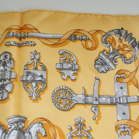 HERMESエルメス プチカレ 40 イエロー フェロネリ FERRONNERIE シルクスカーフ / ヴィンテージファッション