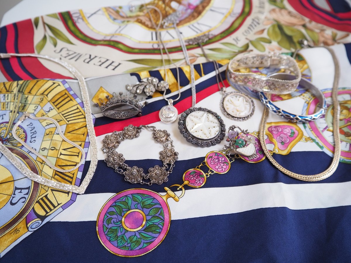 Special price【スペシャルプライス】HERMESエルメス 花の中で過ごす