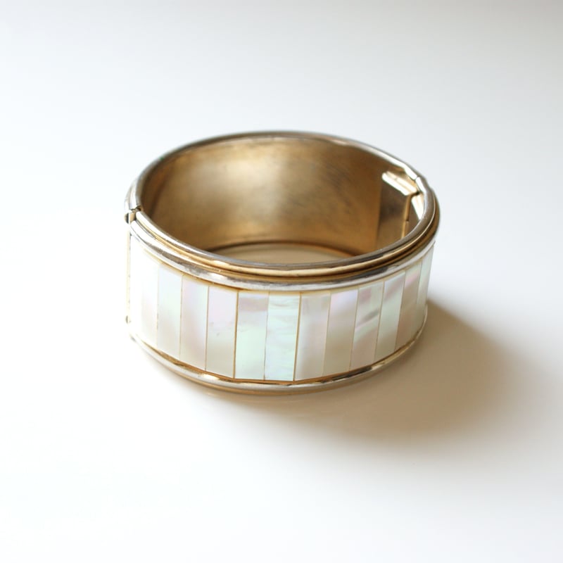 白蝶貝シェル / バングル ブレスレット / ヴィンテージ・コスチューム