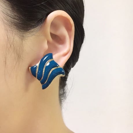 Special price【スペシャル プライス】 AVONエイボン ウェーブ ブルーエナメル イヤリング / ヴィンテージアクセサリー