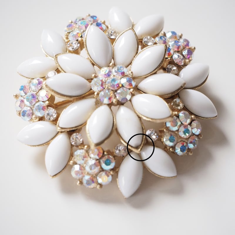 希少 トリファリ ブローチ ミルクガラス エナメル ヴィンテージ