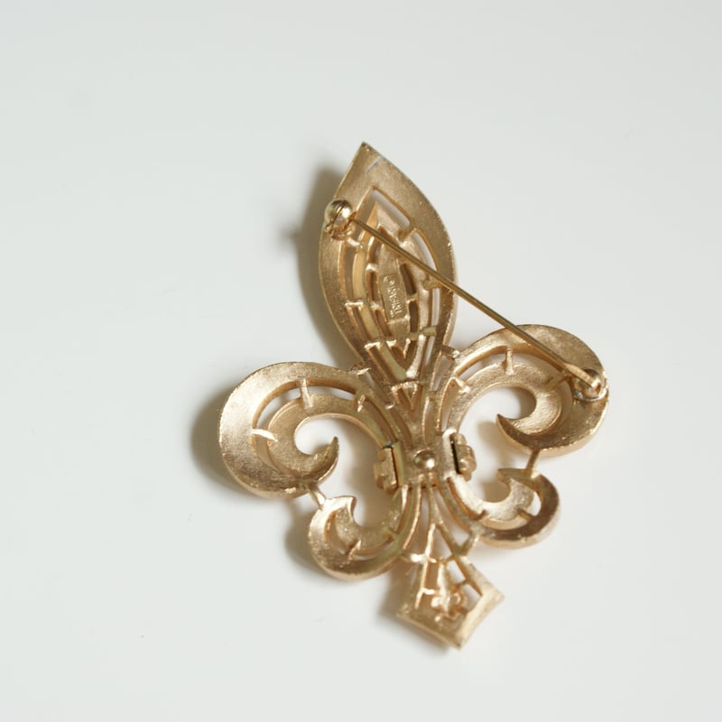 TRIFARI トリファリ ゴールド フルール・ド・リス 百合の紋章 ブローチ