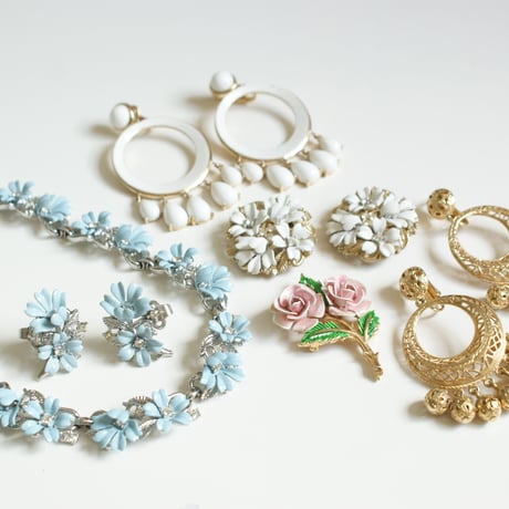 TRIFARIクラウントリファリ Fleurette アルフレッド・フィリップ ブルーエナメル フラワーネックレス/ ヴィンテージ・コスチュームジュエリー