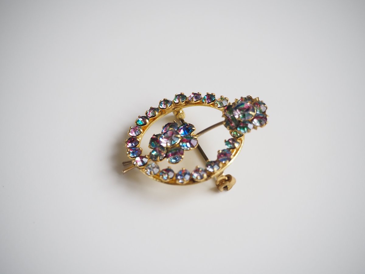 イギリス買付】アイリスガラス フラワー サークルブローチ