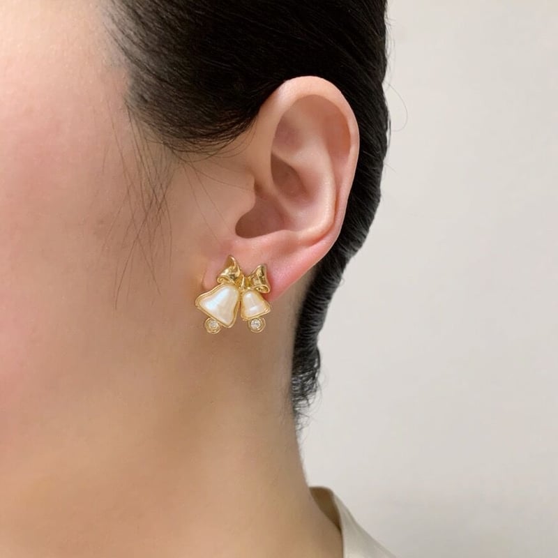 AVONエイボン ベル型パール ピアス / ヴィンテージ・レトロ