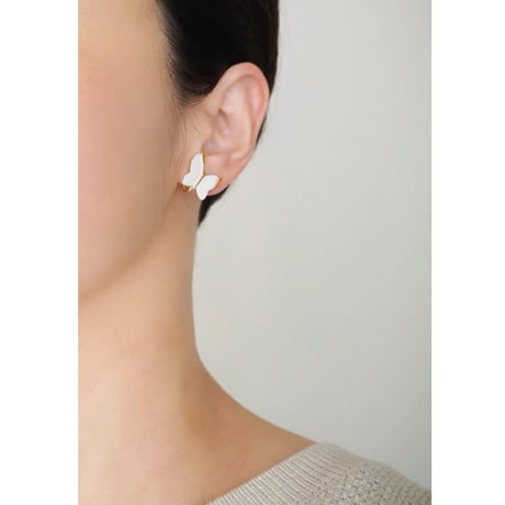 【お取り置き品】Special price【スペシャルプライス】TRIFARIトリファリ ホワイトエナメル ミニイヤリング / ヴィンテージ・コスチュームジュエリー