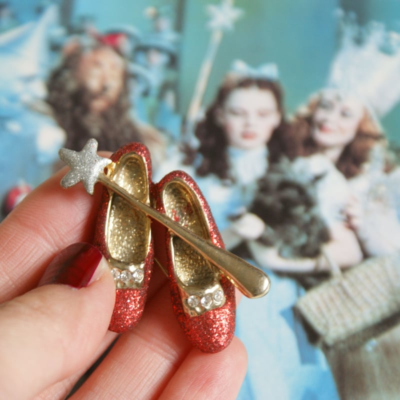 アメリカ買付】ドロシー レッドシューズ ルビーの靴 ラメ ブローチ
